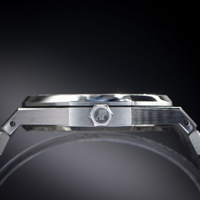 Audemars Piguet Royal Oak 15400ST.OO.1220ST.04 Image 2